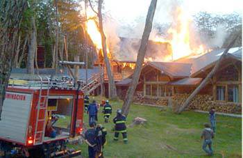Cuantiosos daños al incendiarse el restaurante de Cerro Castor