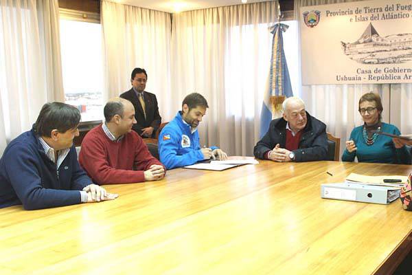 Gobierno pagará con obras