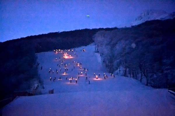 La bajada de antorchas marcó la apertura oficial