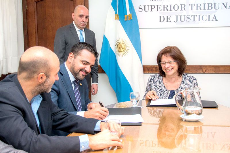 Vuoto firmó un convenio con el Superior Tribunal de Justicia 