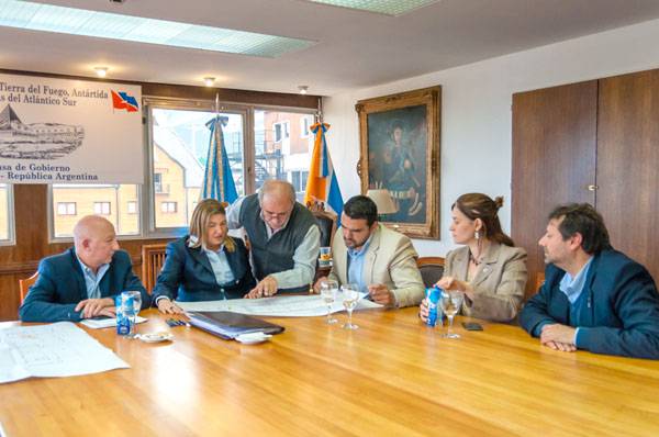 Bertone y Vuoto analizaron acciones para mejorar la red vial de Ushuaia