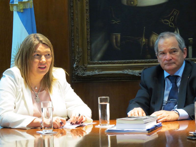 Bertone y el Ministro de Salud de la Nación hablaron sobre la recuperación del avión sanitario