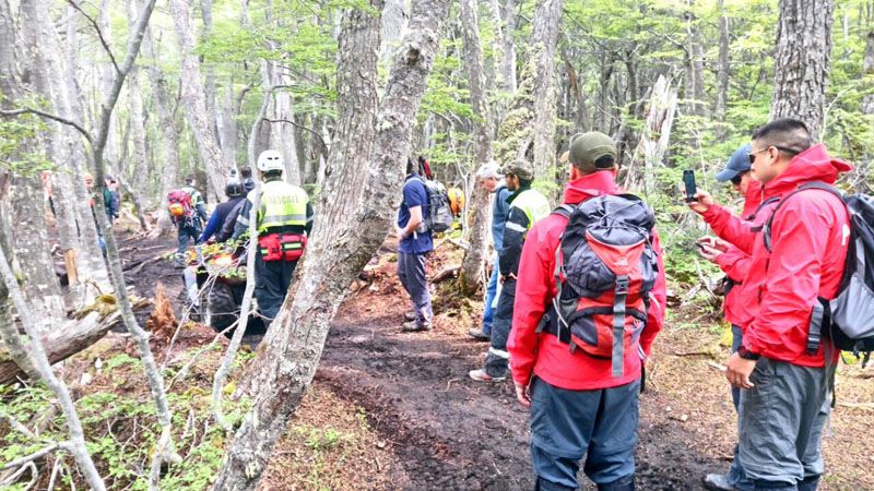 Rescatan a una mujer lesionada en Laguna Esmeralda 