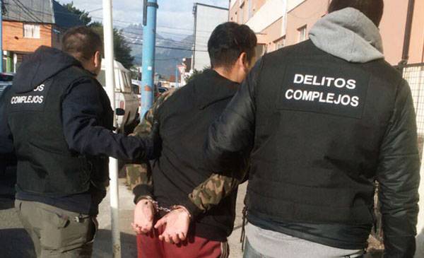 Detuvieron a un joven por la salvaje agresión a policías 