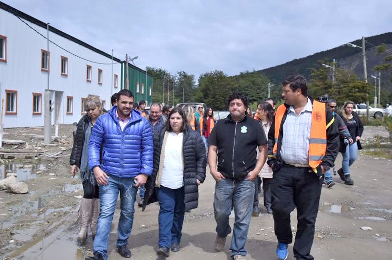 Vuoto y el SOEM recorrieron viviendas en el barrio municipal