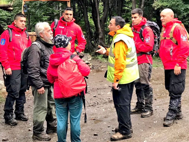 Auxiliaron y rescataron a un matrimonio extraviado en la zona de Laguna Esmeralda