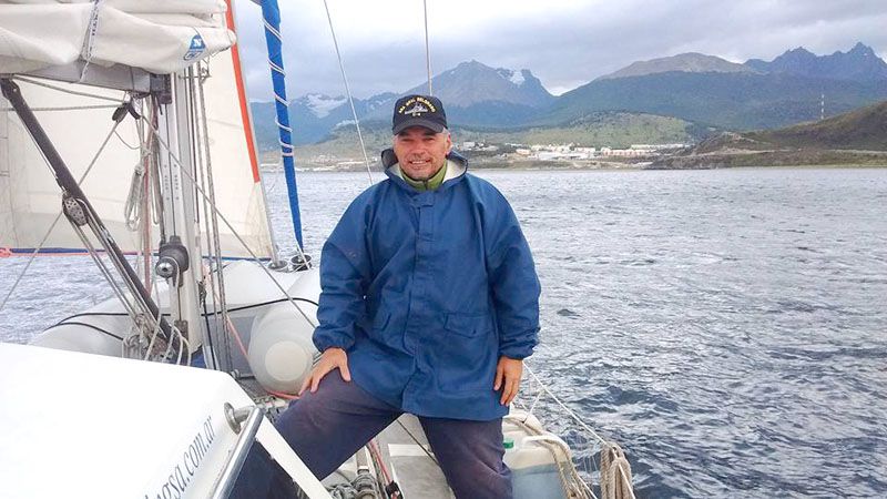 Volvió a Bahía Blanca el velero que homenajeó al Crucero General Belgrano en el lugar donde se hundió