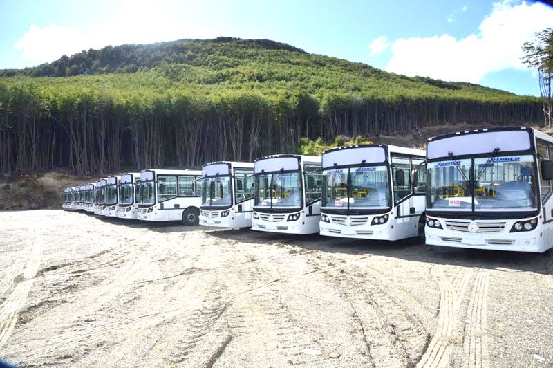 Ya están en Ushuaia los colectivos de mayor porte para el servicio de transporte