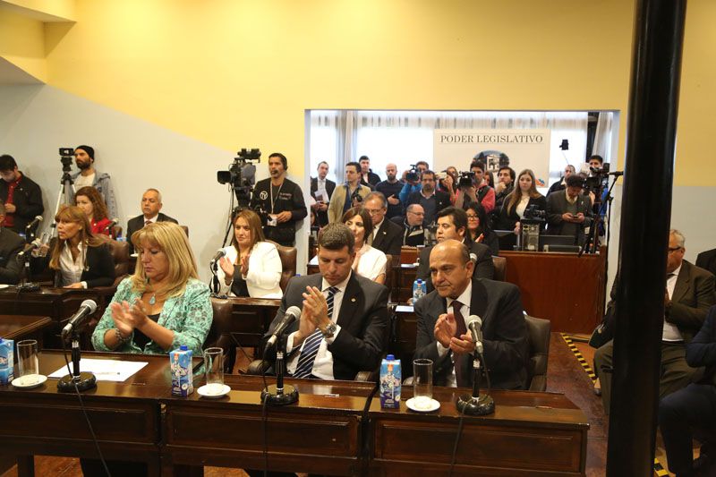 Reacciones variadas tras el discurso de Bertone en la Legislatura