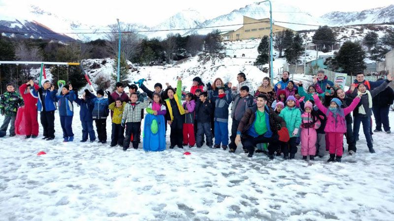 Los chicos de las juegotecas barriales disfrutaron de una tarde con la nieve 