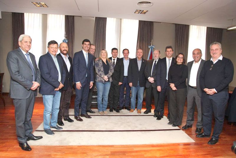 Junto a los gobernadores peronistas Bertone reclamó por más federalismo