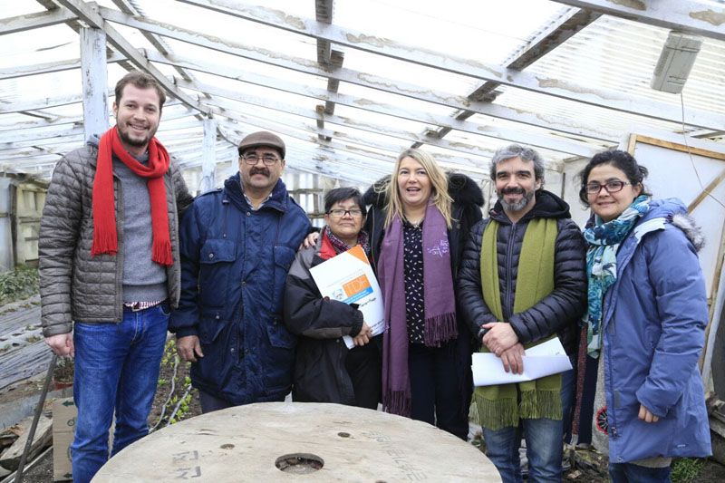 Entregaron subsidios a productores y equipamiento a un Colegio