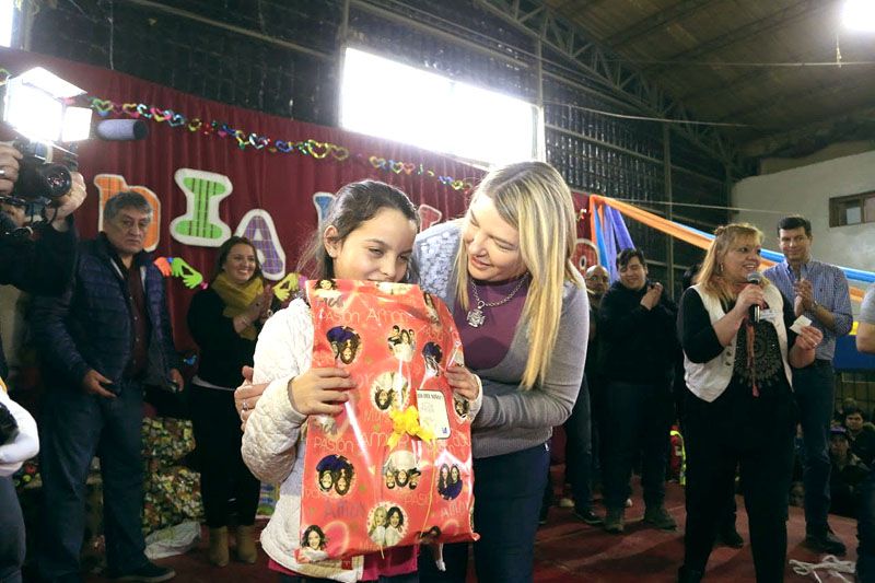  El Gobierno y el Municipio agasajaron a los niños con una gran fiesta en Tolhuin