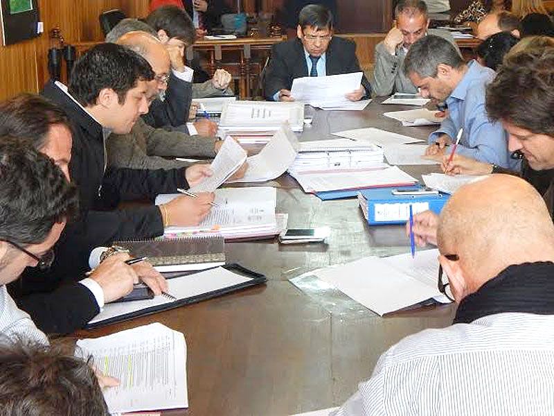 Concejales evalúan la gratuidad del boleto de colectivo para adultos mayores