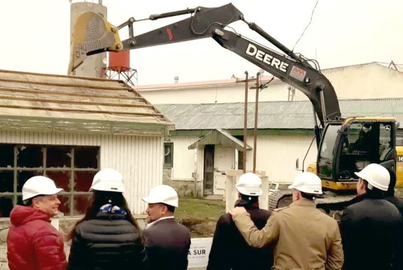 Inició la obra de demolición para construir la ampliación del nuevo Hospital de Ushuaia