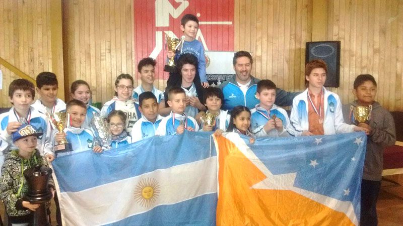 Los chicos de los talleres municipales de ajedrez se lucieron en Chile