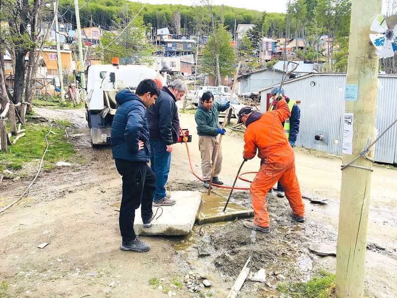  Reiniciaron las obras de agua y cloacas en el barrio Fueguinos Autoconvocados