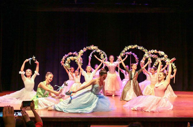 Talleres municipales de canto, coro y danza cerraron el año mostrando su trabajo