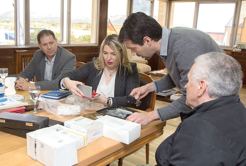 La Gobernadora recibió donaciones para el Hospital Regional Ushuaia