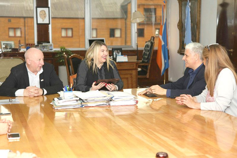 La Provincia y La Anónima lanzaron canasta de 32 productos a precios económicos para las fiestas 