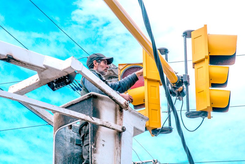 Comenzó la reparación de los semáforos