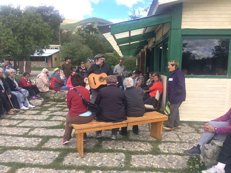 Continúan las actividades de la colonia de verano para adultos mayores