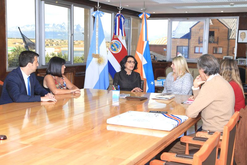 Bertone recibió a la Embajadora de Costa Rica