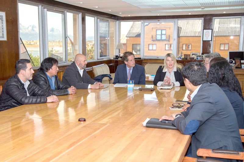 Gobierno y BTF pusieron en marcha el fideicomiso para construir 120 viviendas