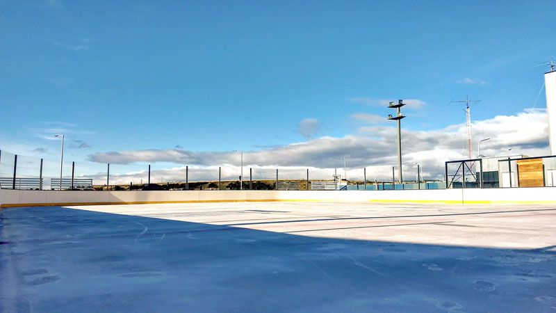 Abrió la pista de patinaje sobre hielo