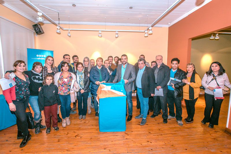 El Municipio de Ushuaia resguarda la bandera fueguina que flameó en Malvinas 