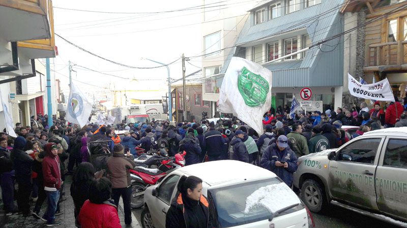 En Ushuaia se marchó contra la rebaja de las asignaciones familiares
