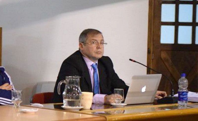 Ex defensor público zafó de una causa penal comprando 4 kilos de electrodos