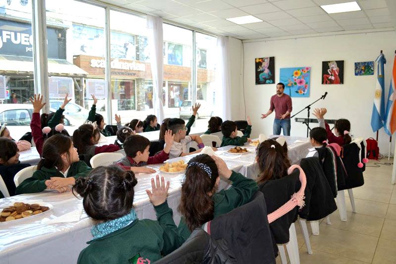 Alumnos visitaron muestras artísticas en el Centro ‘Nueva Argentina’