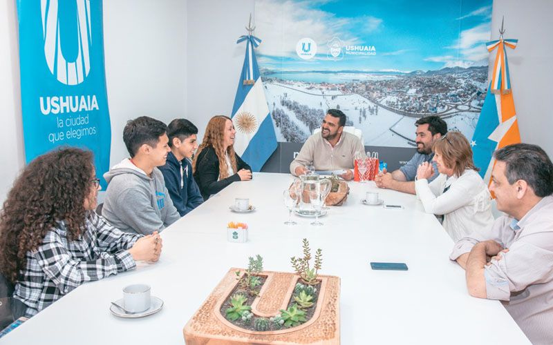 Vuoto entregó certificados a pasantes del José Martí