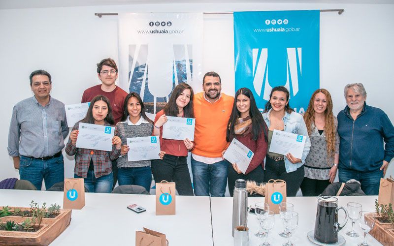Alumnos del José Martí recibieron certificados de pasantías
