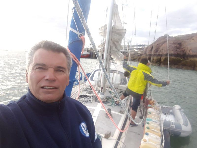 Llegó a Isla de los Estados la expedición que fundará una biblioteca en el Faro del Fin del Mundo