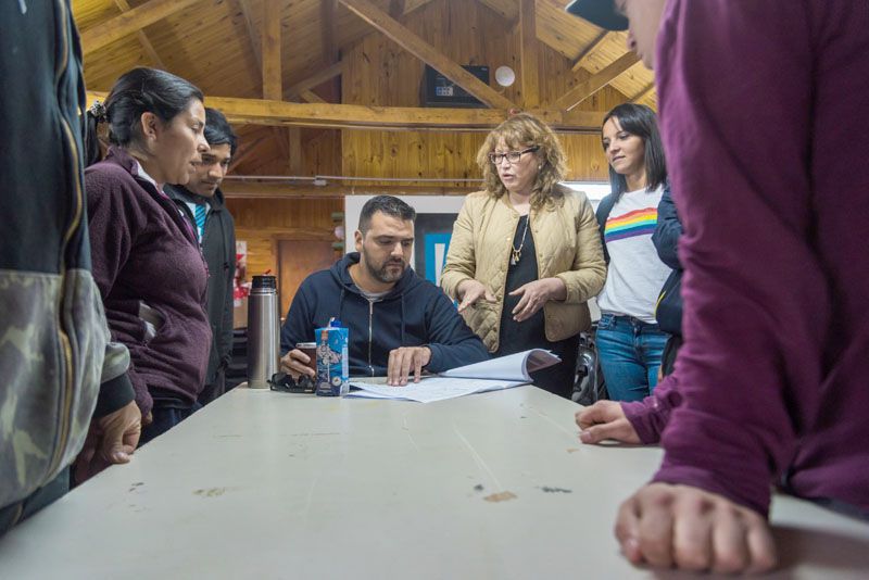 Vuoto analizó junto a los vecinos el plan de obras para el barrio Perón