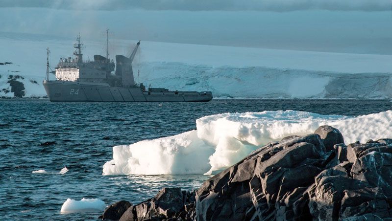 El aviso ARA “Islas Malvinas” continúa con sus actividades en la Antártida