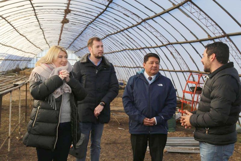 La Gobernadora entregó subsidios a productores frutihortícolas de Río Grande