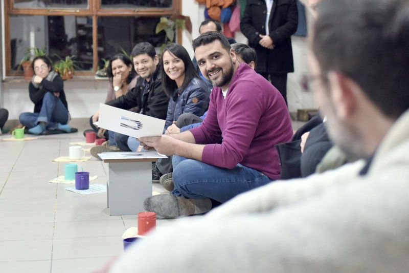 El intendente Vuoto entregó un plus a docentes del Instituto Superior Terra Nova