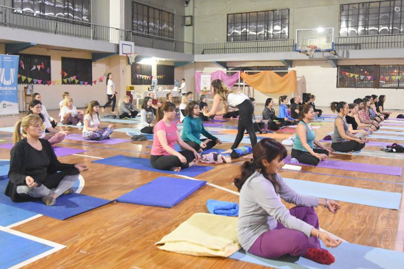 Se realizó una jornada por el Día Internacional del Yoga
