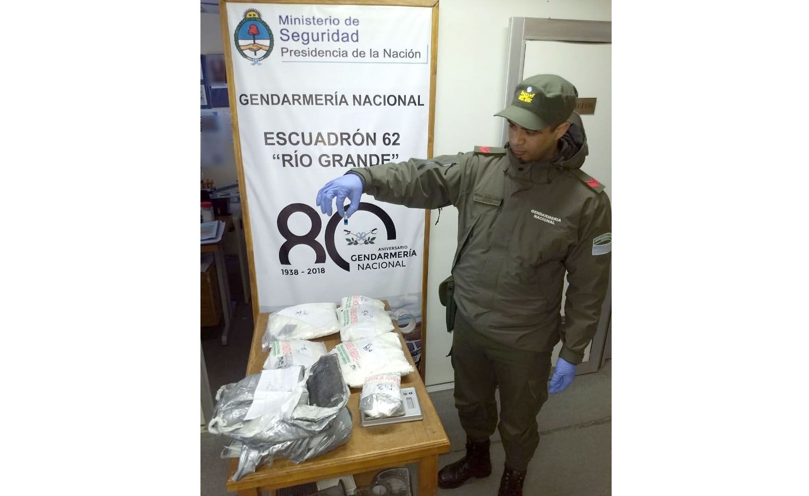 Detienen a dos mujeres con más de 5 kilos de cocaína adosados al cuerpo