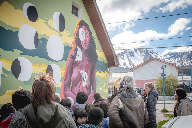 El proyecto “Ushuaia, ciudad de murales” llegó a la Escuela Monseñor Fagnano - El Diario del Fin del Mundo