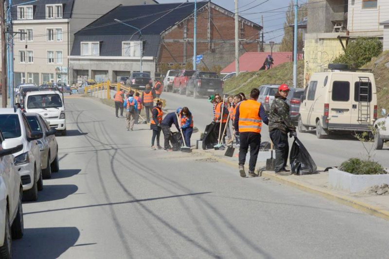 Continúa la limpieza de calles y avenidas