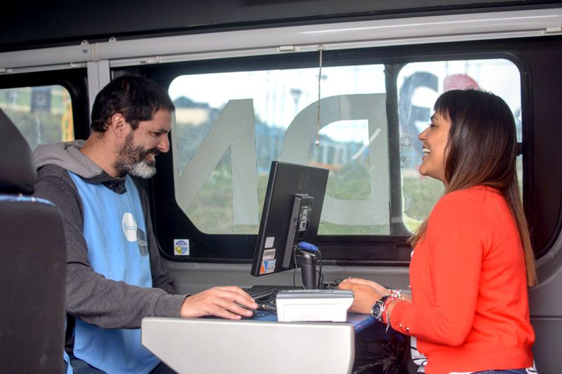 La oficina móvil del RENAPER atiende en el Pipo