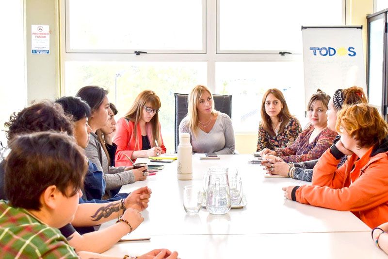 Funcionarias municipales recibieron a referentes de la Red Diversa Positiva TDF