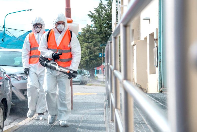 Ushuaia: desinfectan lugares de alto tránsito de personas