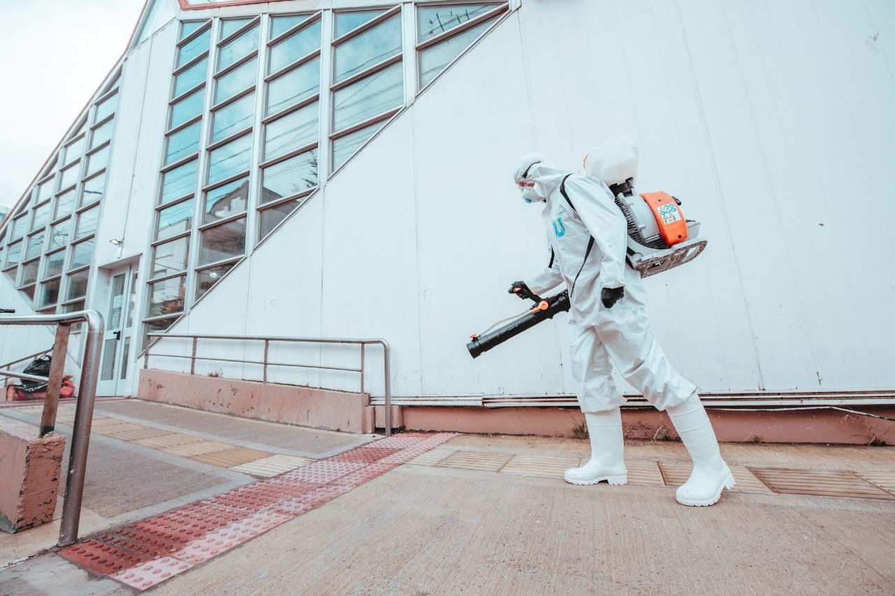 Avanza la desinfección masiva de espacios de uso público 