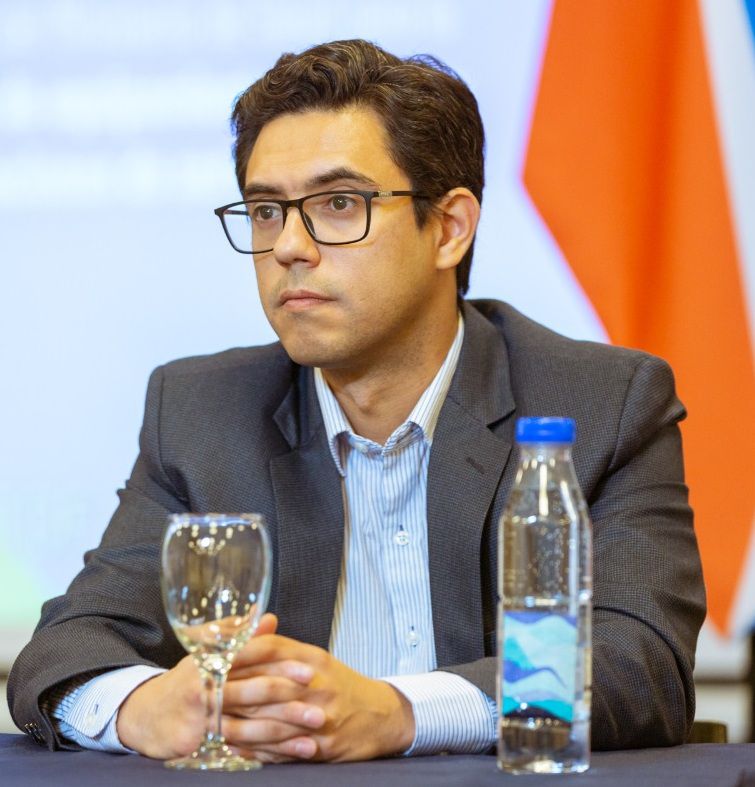 “La decisión política es coparticipar a los municipios los ATN”