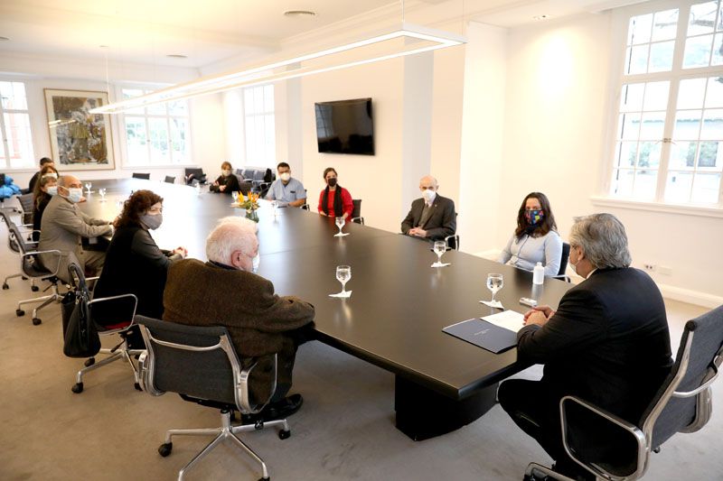 FERNÁNDEZ RECIBIÓ A TERAPISTAS Y TRABAJADORES DE LA SALUD